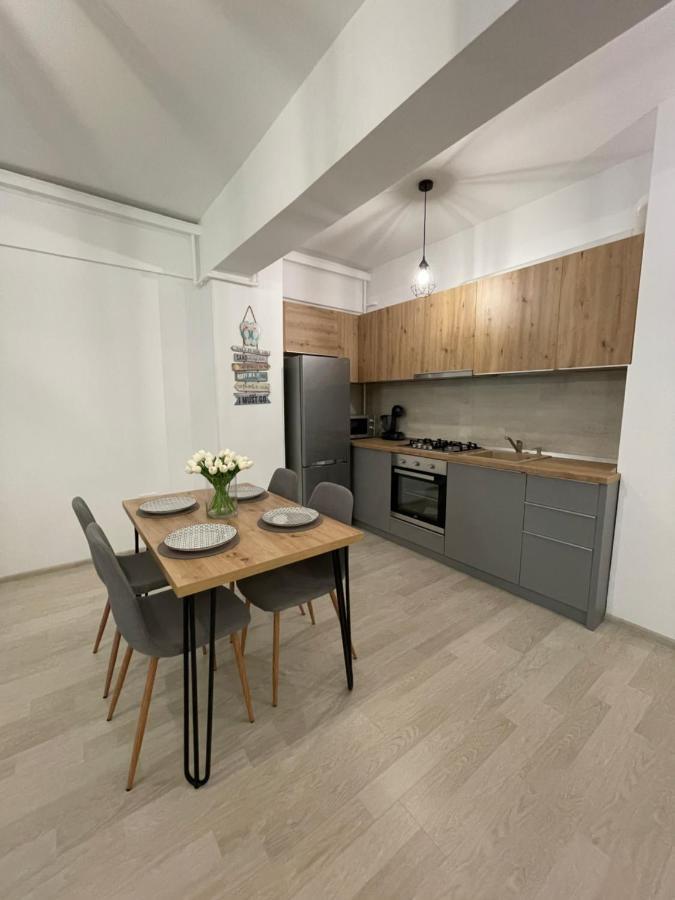 Mamaia Moonlight Apartment エクステリア 写真